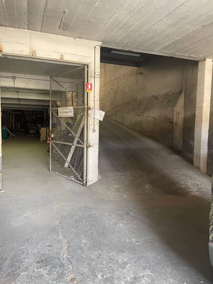 Immeuble avec 40 places de Parking à Vendre, Centre-ville de Nîmes